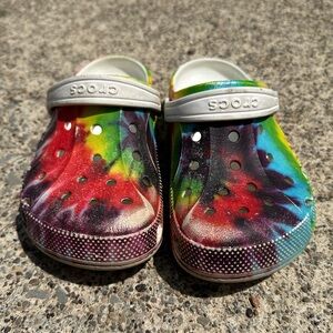Crocs Kids Classic Tye Die Clogs - Size J 2